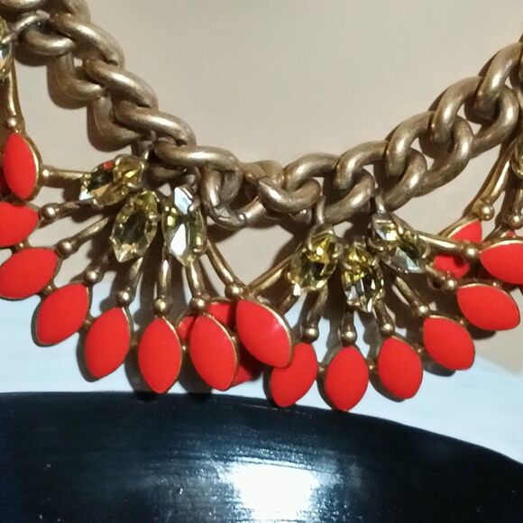 Stella & Dot Gold Tone Coral Red Fan Statement Necklace Chunky Chain - Picture 7 of 8